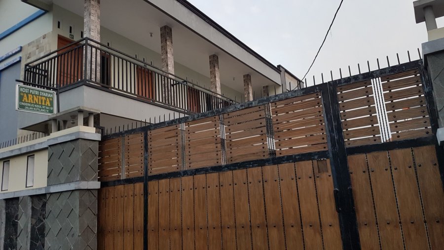 Perbedaan Kost Syariah dan Kost Biasa